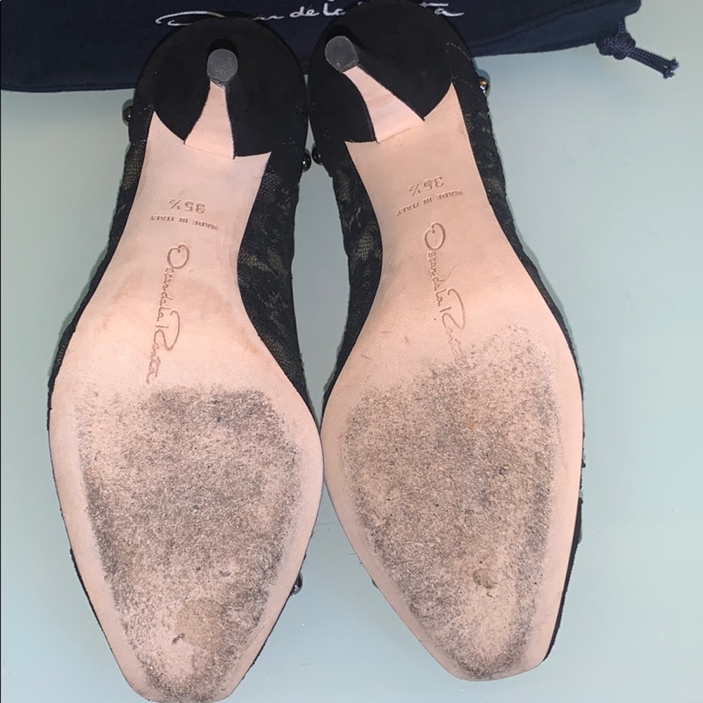Oscar de la Renta Black Lace & Suede Pumps w/Studs - Picture 6 of 10